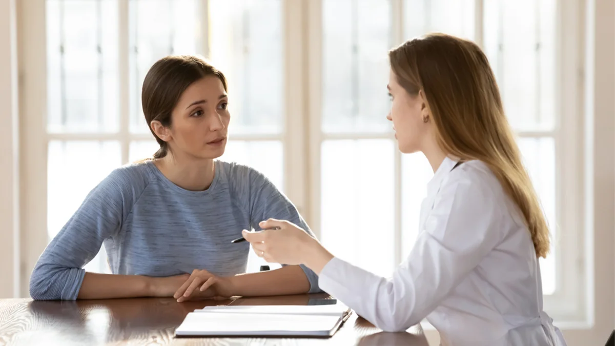 Woman speaking with her doctor. It is crucial to consult your doctor and avoid combining alcohol with other drugs to avoid potential risks.